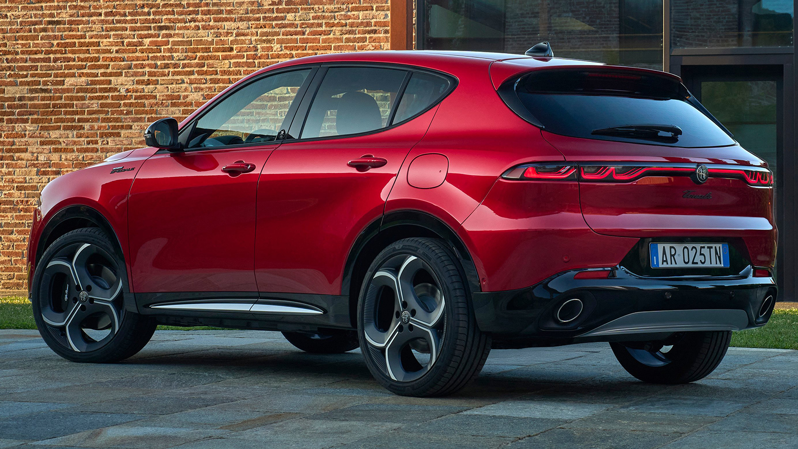 Ανανεωμένη Alfa Romeo Tonale: Ισχυρότερη, hybrid & με φρέσκια εμφάνιση